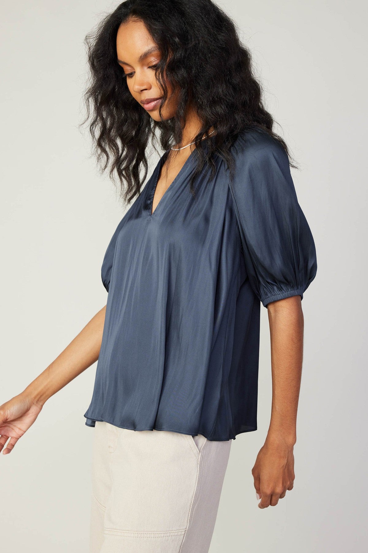 V-NECK BLOUSE W/GATHERED DETAIL