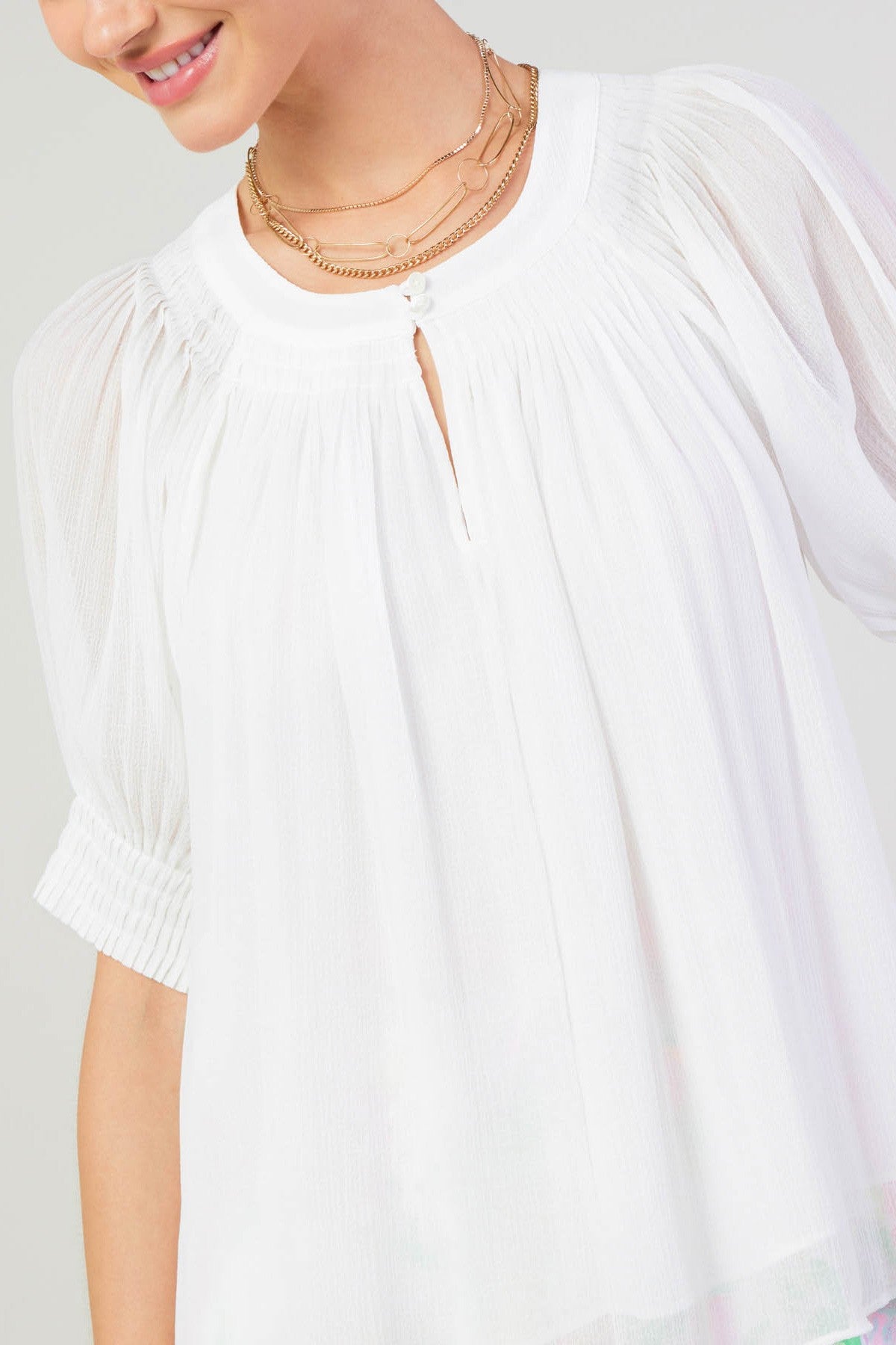 ROUND NECK BLOUSE W/PLEATS