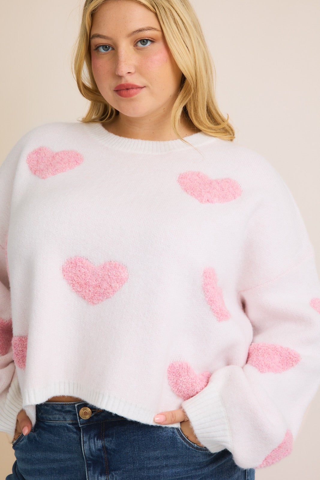 ROUND NECK HEART SWEATER