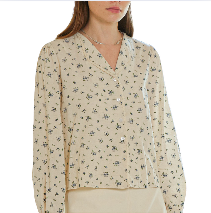 SUBTLE FLORAL PATTERENED BUTTON-UP BLOUSE