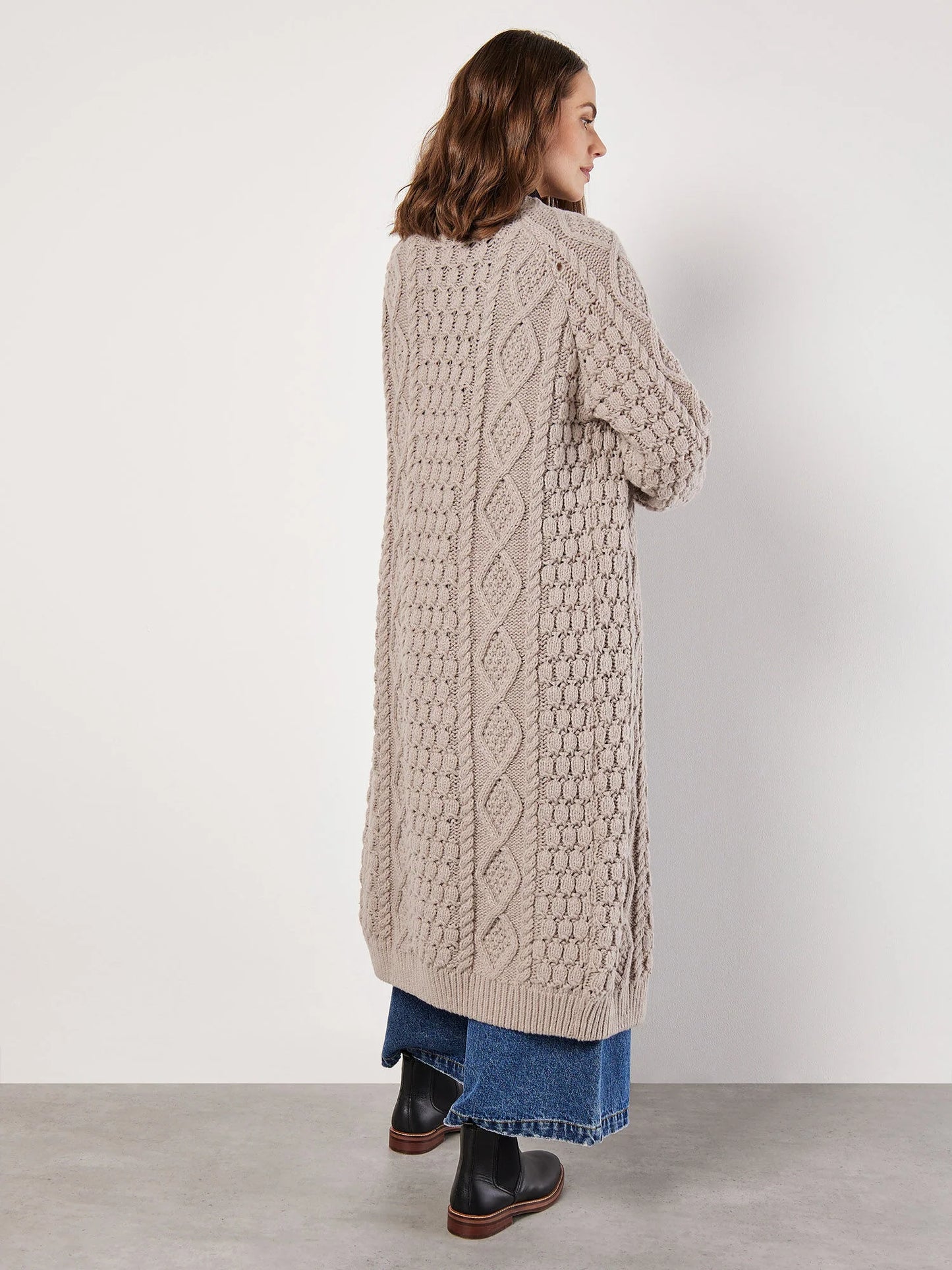 CHUNKY CABLE CARDIGAN